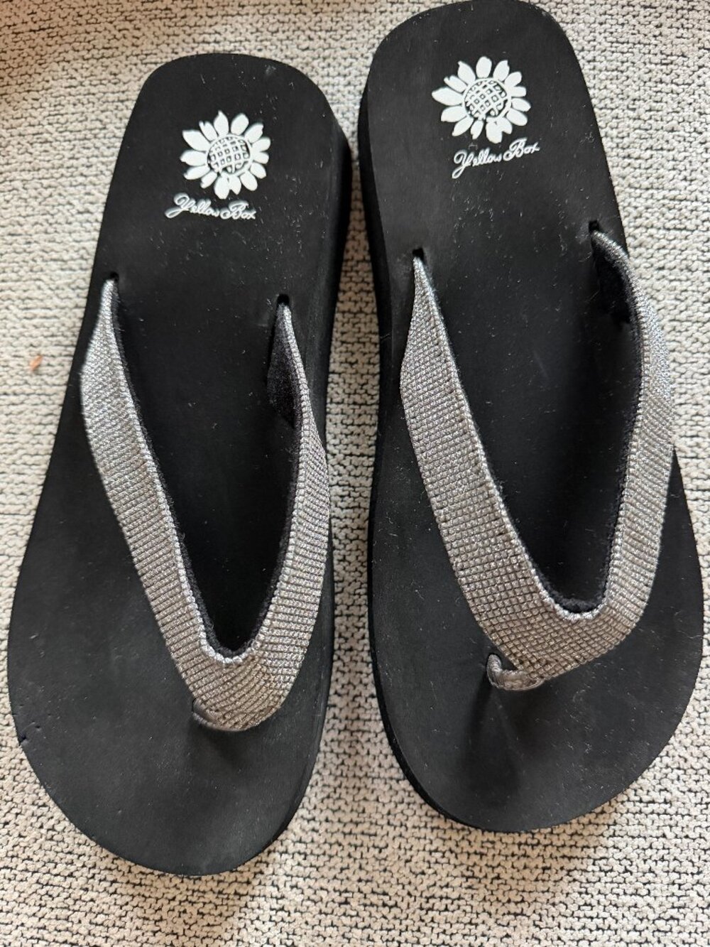 Yellow Box  Women Size 8.5 Silver Faux Crystal Rhinestone Flip Flop Sandals
